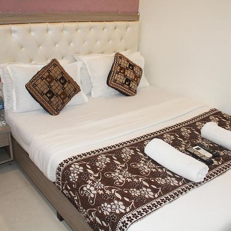 Hotel Time Gold Near Domestics Airport Мумбаї Екстер'єр фото