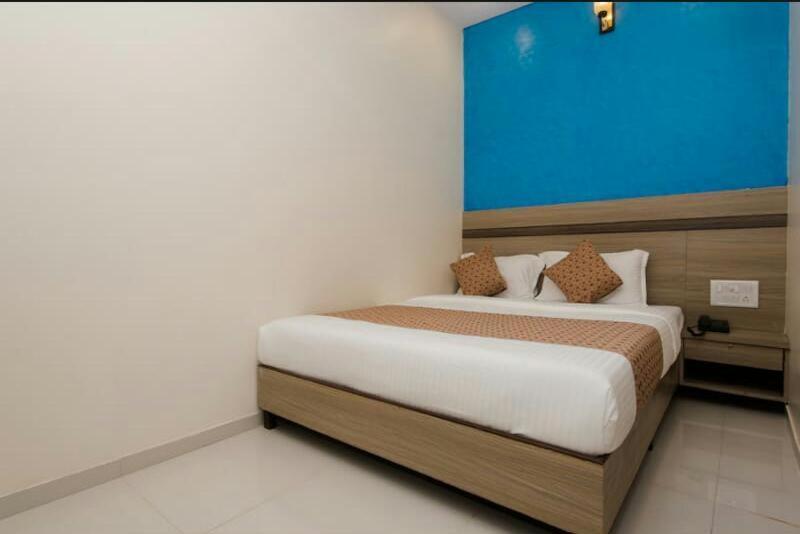 Hotel Time Gold Near Domestics Airport Мумбаї Екстер'єр фото