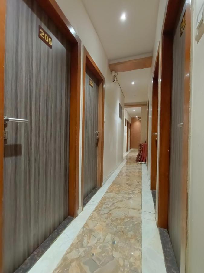 Hotel Time Gold Near Domestics Airport Мумбаї Екстер'єр фото