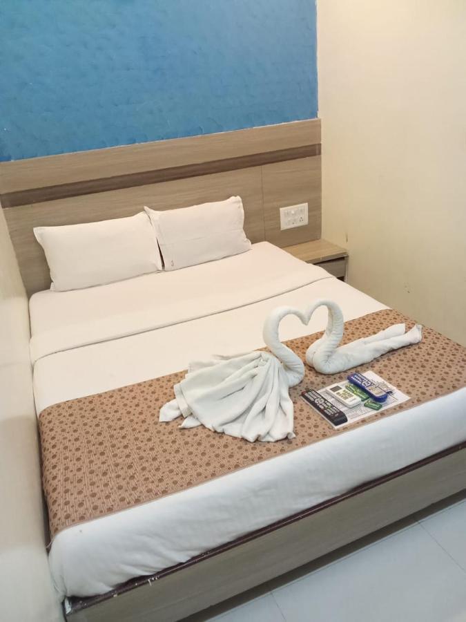 Hotel Time Gold Near Domestics Airport Мумбаї Екстер'єр фото