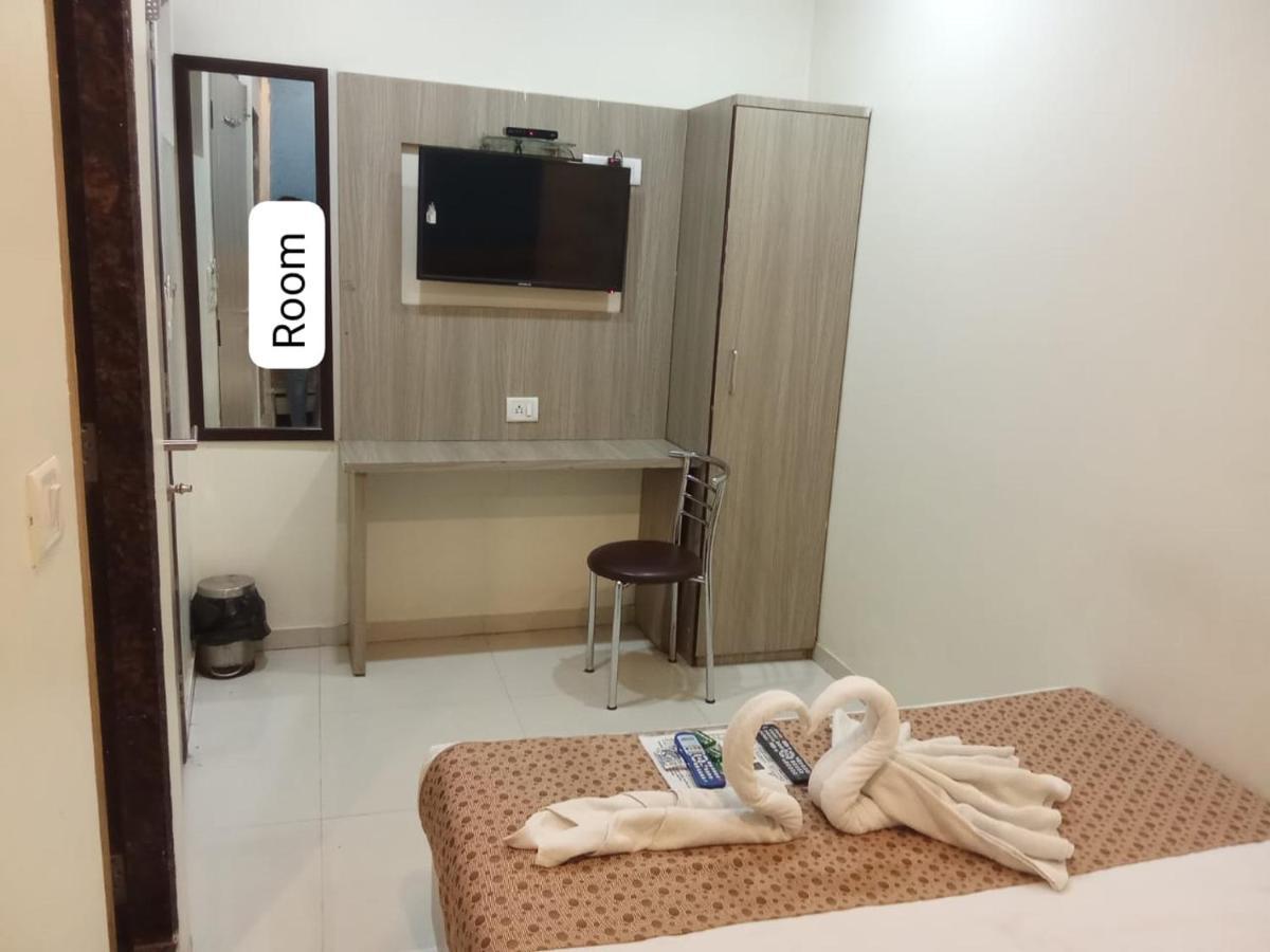 Hotel Time Gold Near Domestics Airport Мумбаї Екстер'єр фото